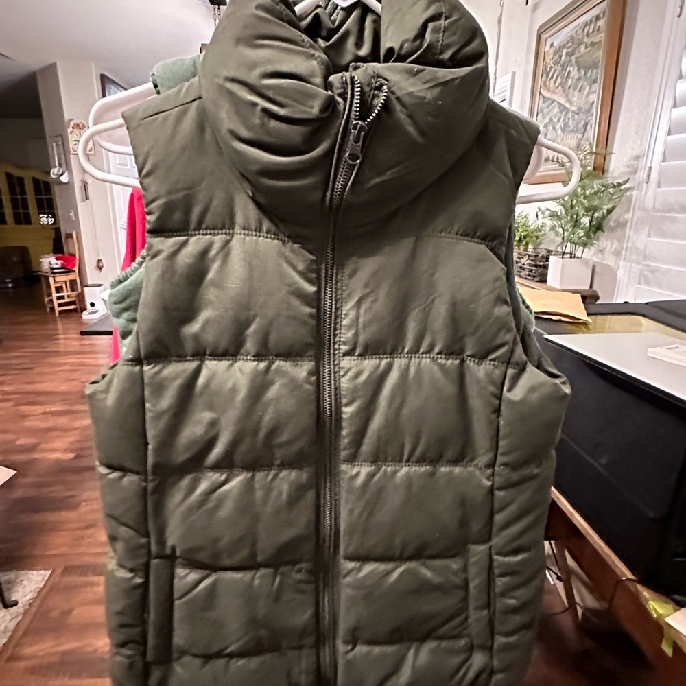 Old Navy Puffer Vest